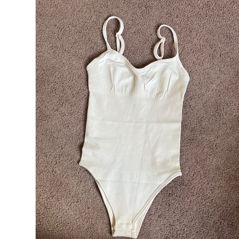 OQQ Womens Ribbed Seamless Bodysuit Cream Off-White Adjustable Straps Small